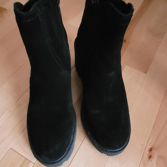 SOLD - Lucky Brand Black Suede Ankle Boots - Size 9 - Picture 4 of 7